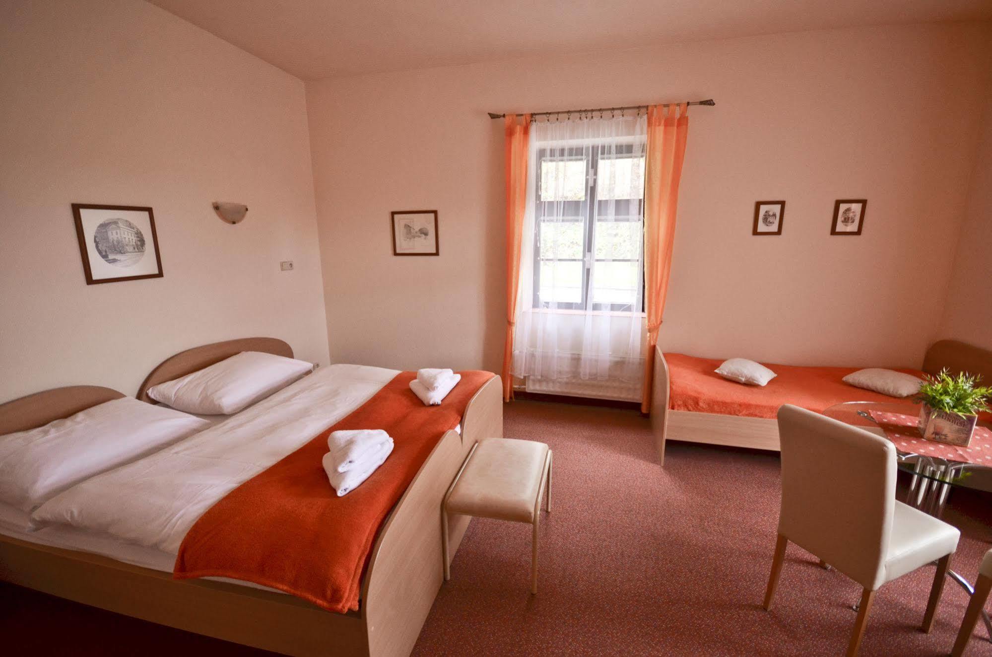 Hotel Paradies Teplice Exterior foto