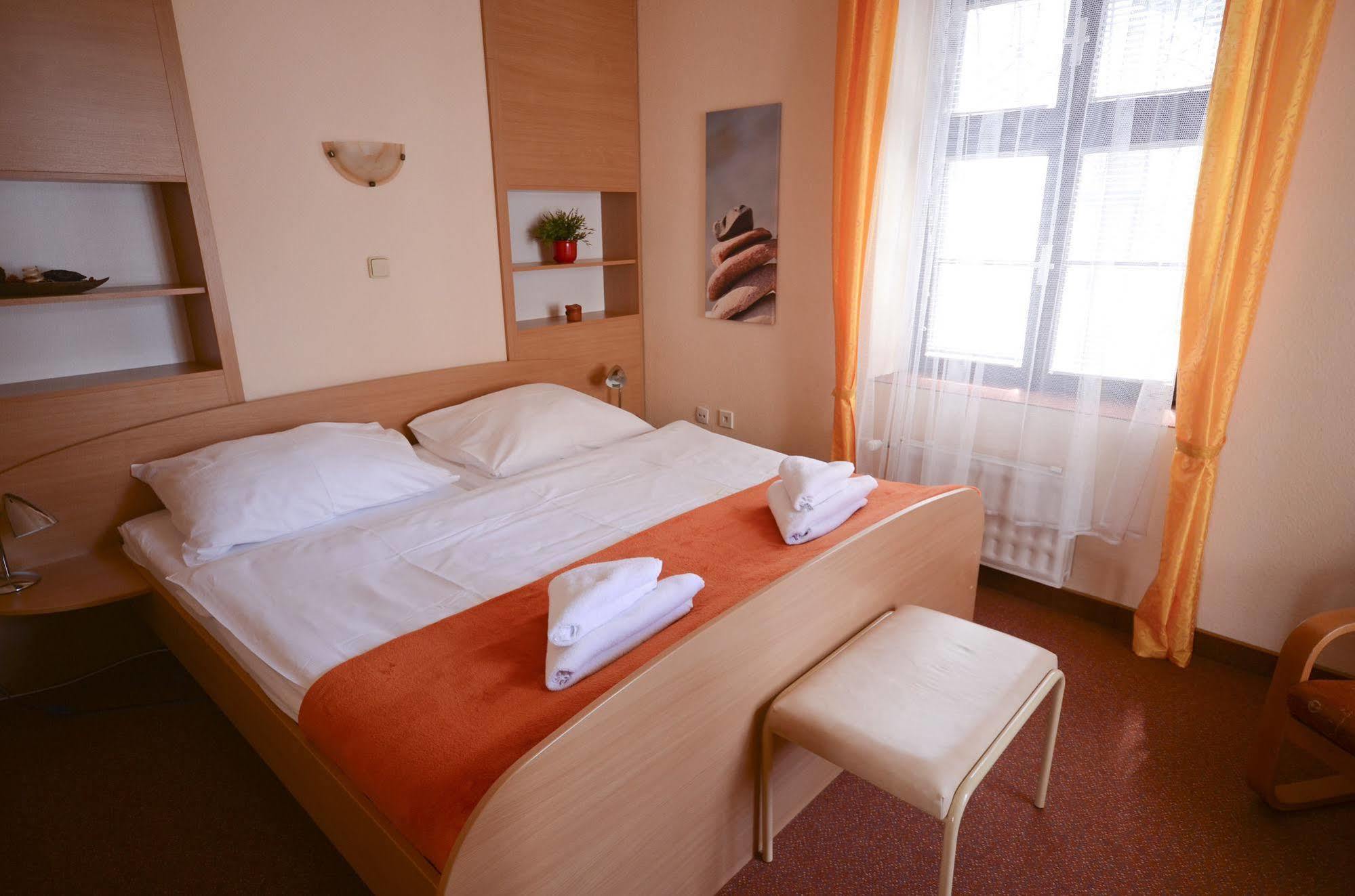 Hotel Paradies Teplice Exterior foto